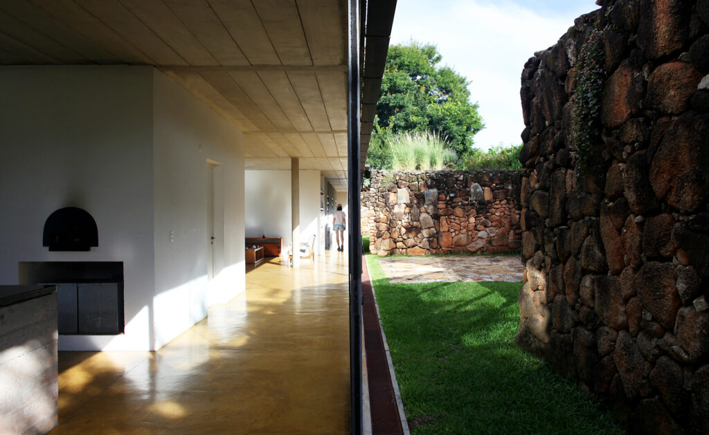 Foto de CASA EM JOANÓPOLIS, 2005 - UnaMunizViegas