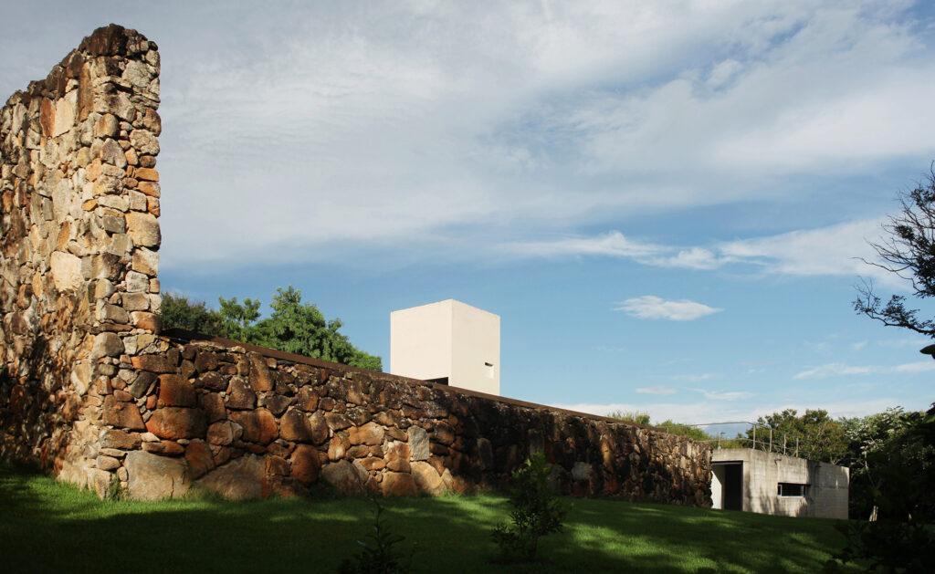 Foto de CASA EM JOANÓPOLIS, 2005 - UnaMunizViegas