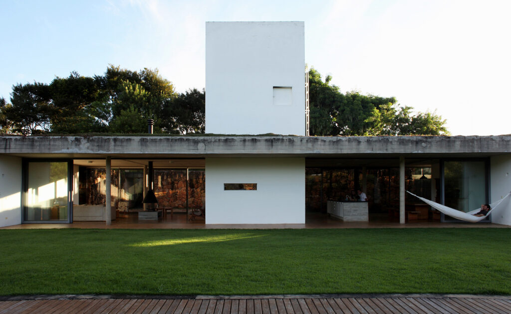 Foto de CASA EM JOANÓPOLIS, 2005 - UnaMunizViegas